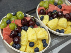 【鲜果切】凤梨+西瓜+青番茄+蓝莓+樱桃（500克）
