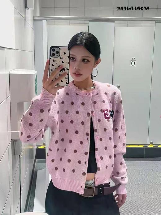 F032573复古俏皮日常通勤宽松休闲圆领单排扣针织开衫 商品图11