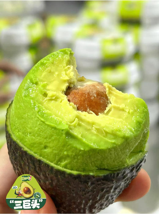 #糯小牛 #三巨头 #即食牛油果秘鲁直供·开盒即食｜告别催熟等待
果肉绵密如乳酪，丝滑到入口即化
自带3款神仙蘸料：
芥末酱油/辣椒面/酸梅汁
一口解锁多重风味，好吃到停不下来 商品图2