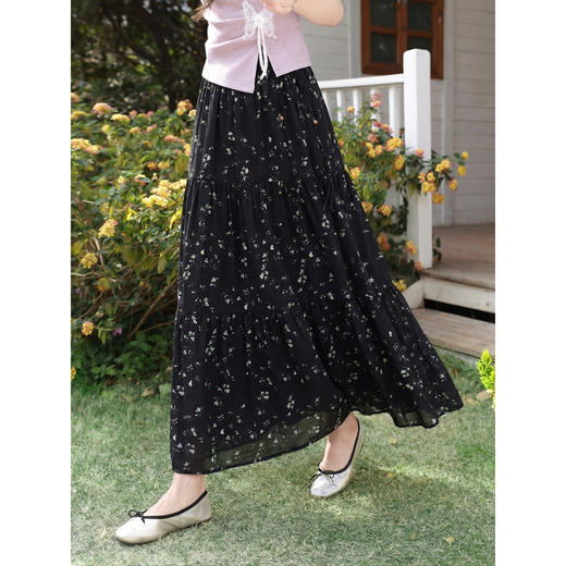 鹿向南【0328/20:00新品前一小时7折】黑色碎花半身裙 商品图0