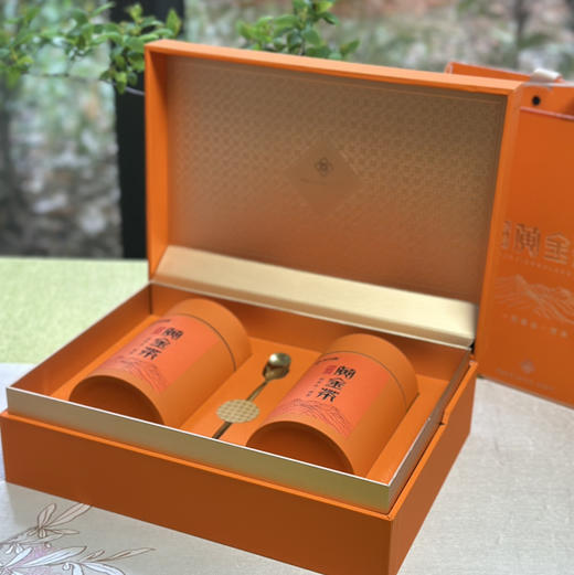 春茶上市｜保靖黄金茶1号（明前精品）开园头采 形美色绿味醇鲜甜爽嫩满满氨基酸和甜玉米香以及带有鲜美土鸡汤味儿～聚茗缘牌黄金茶，值得全国茶友信赖和喜欢。轻奢锡罐礼盒装，净含量100g（50g*2罐） 商品图3