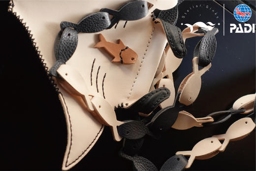 PADI Gear - PADI ✖ Stellar Sinks 手工皮质斜挎包 商品图12