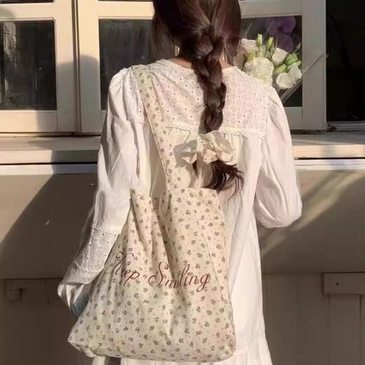 【法式少女风❗️】月光蓝碎花帆布包原创复古小众大学生字母大容量单肩包女。ya 商品图2