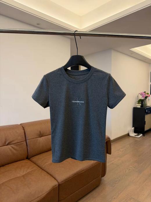 F032576夏季新款正肩圆领设计透气舒适女士修身短袖T恤 商品图6