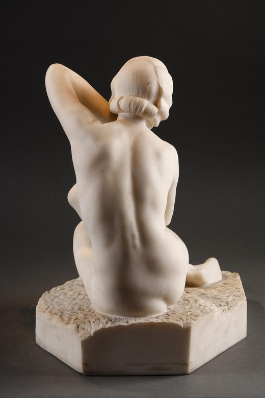 独角鹿西洋古董19世纪末至20世纪初比利时雕塑家Fernand Dubois签名出品卡拉拉大理石精雕人物雕塑《坐姿少女》 商品图3