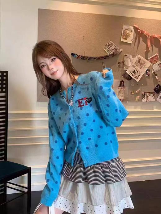 F032573复古俏皮日常通勤宽松休闲圆领单排扣针织开衫 商品图12