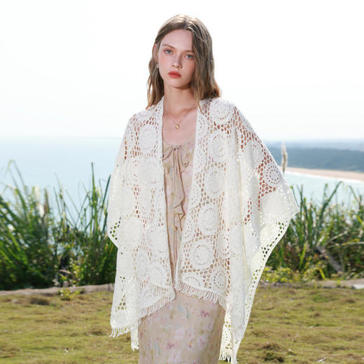 三彩2026新款波西米亚钩花大披肩遮阳镂空流苏手工感度假通勤约会 商品图1