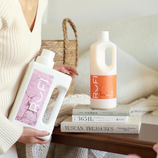 董洁、温峥嵘力荐【RUFI香氛酵素抑菌洗衣液】99.9%抑菌 · 百分百除螨 · 护色护衣 · 母婴安全配方👔干净留香抑菌一瓶全搞定~奇华顿+祖玛珑迪奥香水大师亲调香味🌹 商品图1