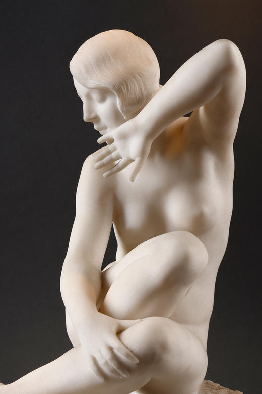 独角鹿西洋古董19世纪末至20世纪初比利时雕塑家Fernand Dubois签名出品卡拉拉大理石精雕人物雕塑《坐姿少女》 商品图4