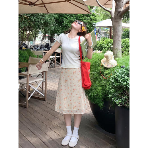 <曾小咸推荐>韩系短袖t恤女碎花裙半身裙 商品图0