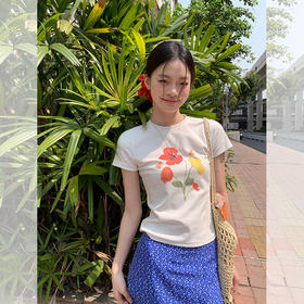 西遇花束图案印花短袖T恤女2026年夏季新款圆领正肩短款白色上衣SS060255