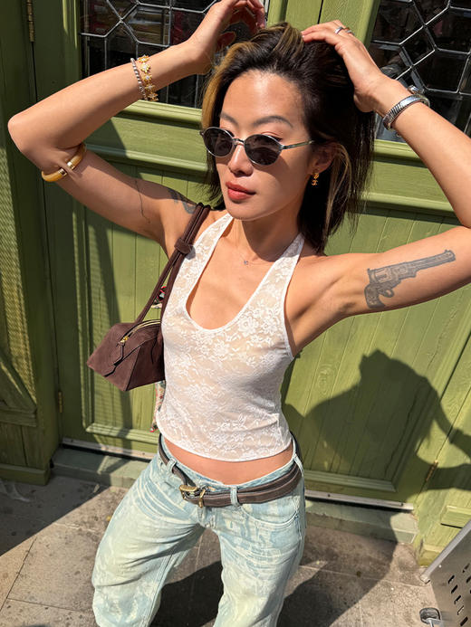 TR她热 甜欲陷阱 白色蕾丝透视绑带复古辣妹显瘦收腰露背挂脖背心 预售 商品图3