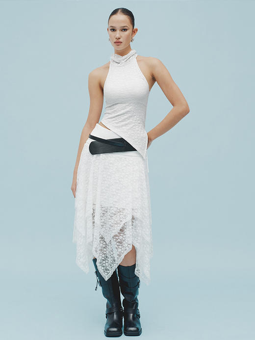 TR她热 白日梦 白色蕾丝碎花不规则削肩显瘦带胸垫开衩堆堆领背心上衣 商品图4