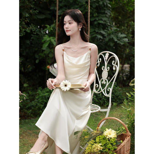 鹿向南【0328/20:00新品前一小时5折】浅杏色连衣裙 商品图4