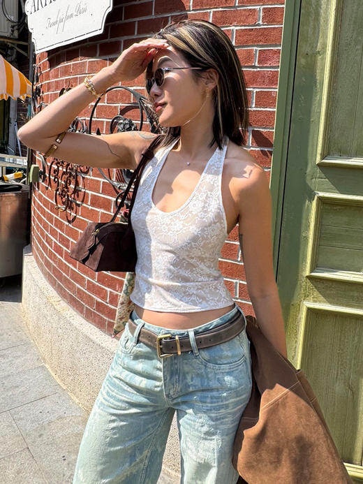 TR她热 甜欲陷阱 白色蕾丝透视绑带复古辣妹显瘦收腰露背挂脖背心 预售 商品图4