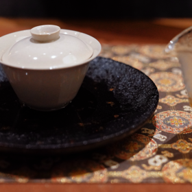 【迟光闪耀大漆浅盘】亚光铜箔圈足茶盘