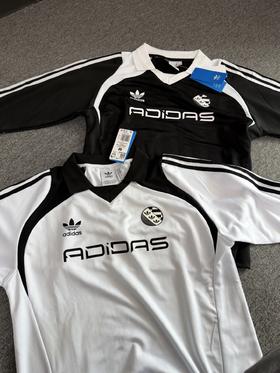 三条杠V领休闲运动足球长袖T恤