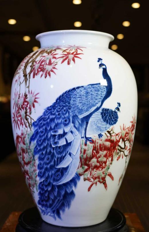 青花釉里红相依赏瓶 商品图0