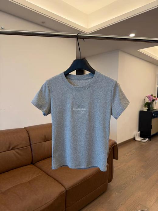 F032576夏季新款正肩圆领设计透气舒适女士修身短袖T恤 商品图5