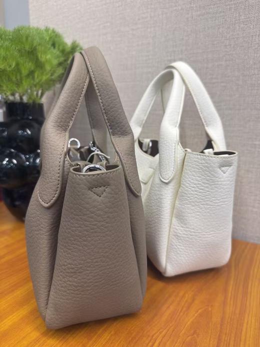 荔枝纹牛皮菜篮子包（白 大象灰） 商品图5