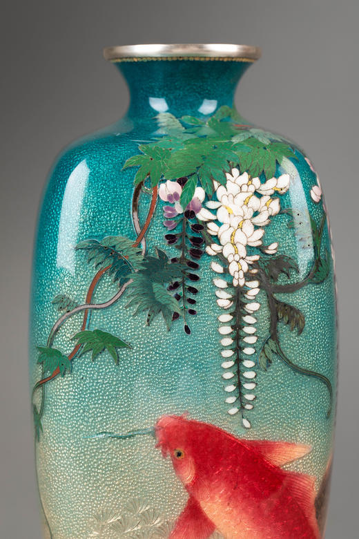 独角鹿西洋古董1900–1910年代日本明治时期小笠原庄藏款锤揲地透明釉七宝烧锦鲤紫藤纹花瓶 商品图5