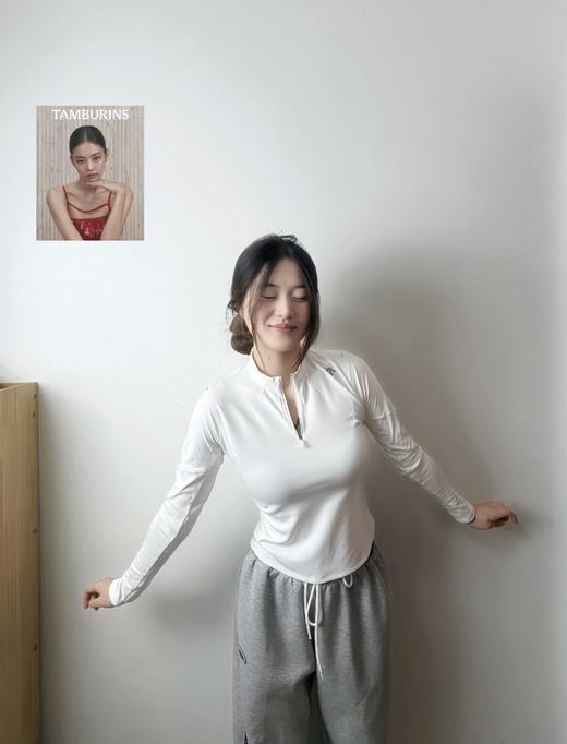 一店k （代工厂订单！）小迪这件Running系列半拉链长袖太懂女生了！ 面料软弹又透气！修身不勒肉！3D立体剪裁设计 抬手弯腰都自在！女士修身拉链磨绒训练上衣 商品图3