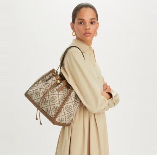 【限时赠香奈儿粉邂逅香水】Tory Burch/汤丽柏琦 T Monogram 老花抽绳托特包81803 香港直邮 清关约7个工作日-w 商品图5