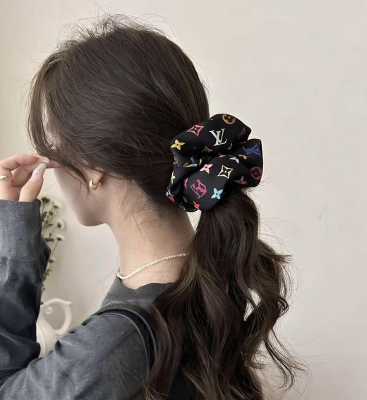 直发【发两只】 发圈界的“顶流”自带富家千金既 驴家同款三彩发圈 商品图2