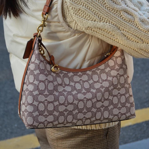 【通勤神器 多背法百搭】COACH/蔻驰 女士JULIET经典单肩斜挎腋下包（尺寸：26.5*14*6.5cm）香港直邮 送礼盒礼袋 清关约7个工作日 -w 商品图4