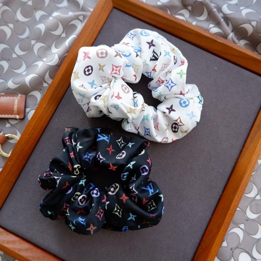 直发【发两只】 发圈界的“顶流”自带富家千金既 驴家同款三彩发圈 商品图0