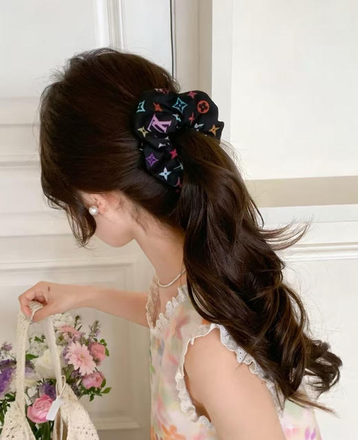 直发【发两只】 发圈界的“顶流”自带富家千金既 驴家同款三彩发圈 商品图7