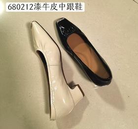 680212上新 漆牛皮中跟鞋
