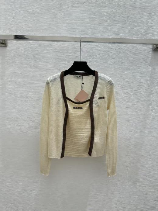 【此款只换码不退】缪缪 撞色边薄款针织开衫+logo 刺绣吊带背心（MM） 商品图3