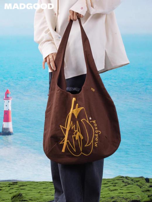 马得工地/MDGDPSBB494/ 印花铆钉绑带斜挎包 商品图2