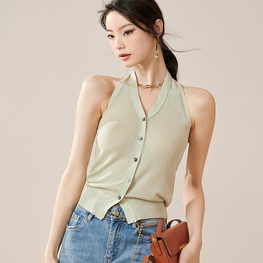 芳外夏季气质时尚新款简约单排扣挂脖式内搭修身薄款背心8T23BB0485 商品图1