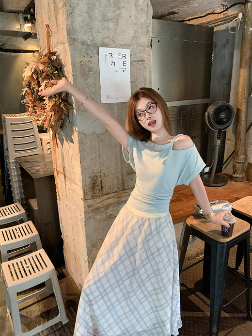 <曾小咸推荐>3.30现货秒杀 ！微信超特价！2色斜领露肩短袖T恤 日常109.99 立减50 秒杀59.99！！不规则半身裙  秒杀89.99！ 商品图6