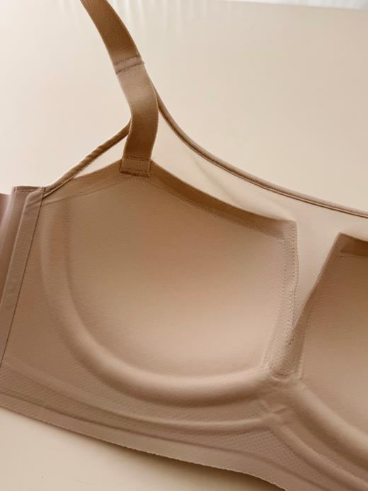 点此购买 爱慕女士贴贴防走光聚拢收副乳无钢圈文胸 艾 343499 商品图11