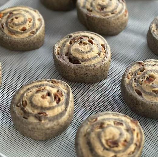 【上架一天，计划生产】食养馒头【九蒸九晒黑芝麻山药红枣馒头】全麦版/有机白面版，0糖0油0防腐剂0香精0色素0泡打粉0膨松剂0改良剂【生鲜发出后不拒收不退回，有问题，收到后24小时内处理】7天内发出！ 商品图2