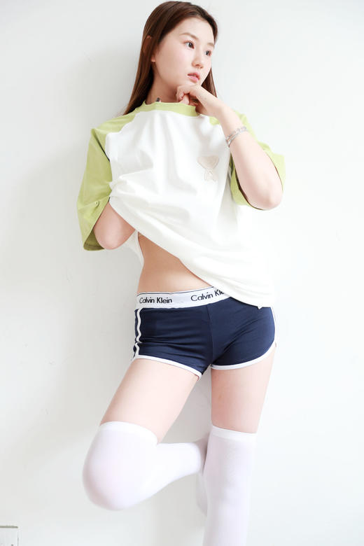 Oversize手编刺绣tee，牛油果配色。宽松风格纯棉基础t恤E032668 商品图0