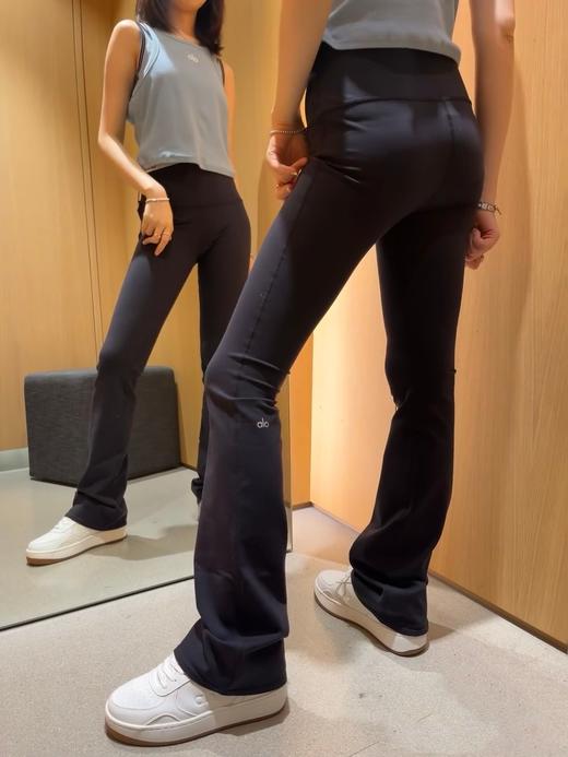 点此购买 Alo Yoga女士腿标喇叭瑜伽裤 my 343537 商品图1