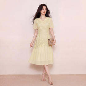 奢姿大码女装2026新款夏款黄色蕾丝花朵镂空气质时尚V领连衣裙9962872086