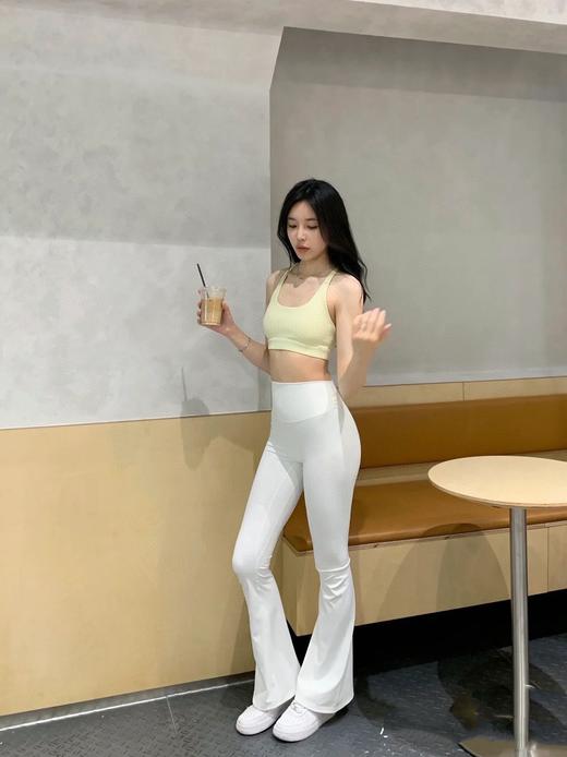 点此购买 Alo Yoga女士腿标喇叭瑜伽裤 my 343537 商品图7