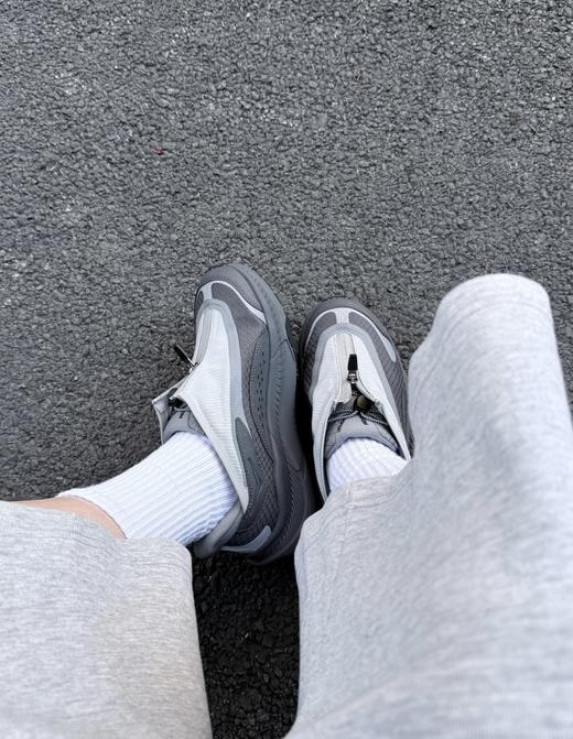 一店k （仅售48小时！）太酷了！HK又一个王炸！刀锋战士360°无死角！机能风上脚真的帅惨了！抗撕裂面料 vibram橡胶大底 无鞋带设计太爱了！未来感解构风 双层跑步鞋 脚感绝了！ 商品图10