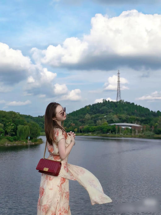 Chanel leboy 酒红 金扣 牛皮 中号 斜挎包 商品图2