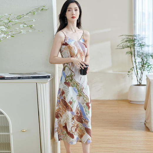 米思阳2026夏季新款别致休闲印花吊带裙显瘦v领宽松连衣裙女1074 商品图2