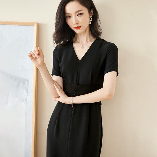 米思阳2024秋季新款知性优雅醋酸连衣裙收腰显瘦黑色开叉裙子1336 商品图0
