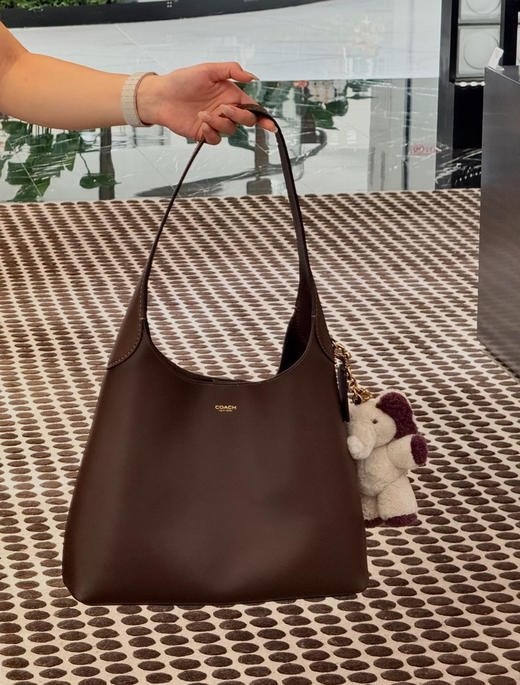 断货王来袭【C'oach蔻家同款布鲁克林托特包包】花小钱立住高级感人设，每个角度都无死角，超大容量内里+拉链封口，可手提可肩背 商品图4