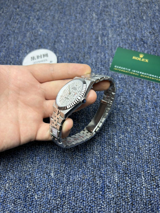 劳力士BF陆使型40系列 BV2版 BF配重陆使型 重量160克+ 男士腕表 表径40mm 再创品质新高度
告别粗劣版本的轻飘飘 商品图3