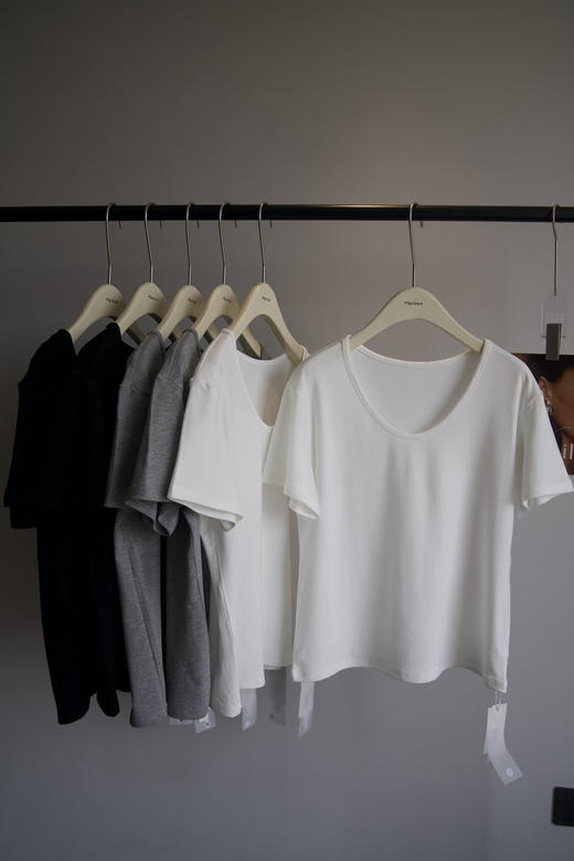 【V领天花板】AMTN三色v领慵懒T 商品图3