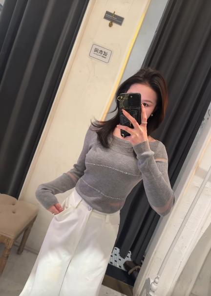 【门店同款】ENJOY春季晚宴流光一字领针织上衣 169259641 商品图1